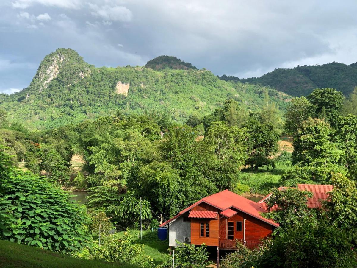 Baanrai Khunya บ้านไร่คุณย่า Ban Huai Maenam Noi エクステリア 写真